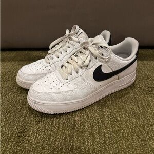 Nike White and Black Sneakers